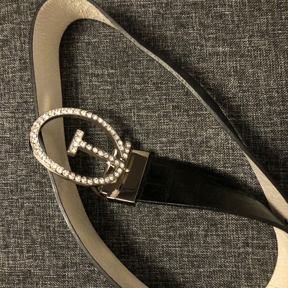 Guess belt - Reversible!! - Picture 3 of 4